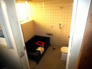 リフォーム前のタイル貼りのお風呂