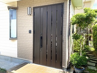 取り替えリフォーム後の玄関ドア