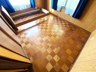 張り替えリフォーム前の洋室の床