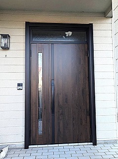 取り替えリフォーム後の玄関ドアサッシ 取り替えリフォーム後の玄関ドアサッシ