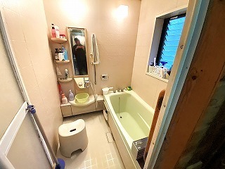 リフォーム前の古くなったユニットバス