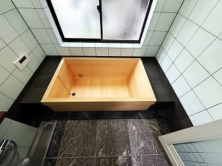 リフォーム後の檜の浴槽