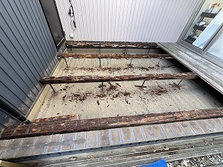 リフォーム前のウッドデッキの大引き材