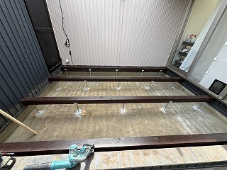 リフォーム後のウッドデッキの大引き材