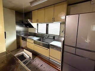リフォーム前のシステムキッチンとステンレス板 リフォーム前のシステムキッチンとステンレス板