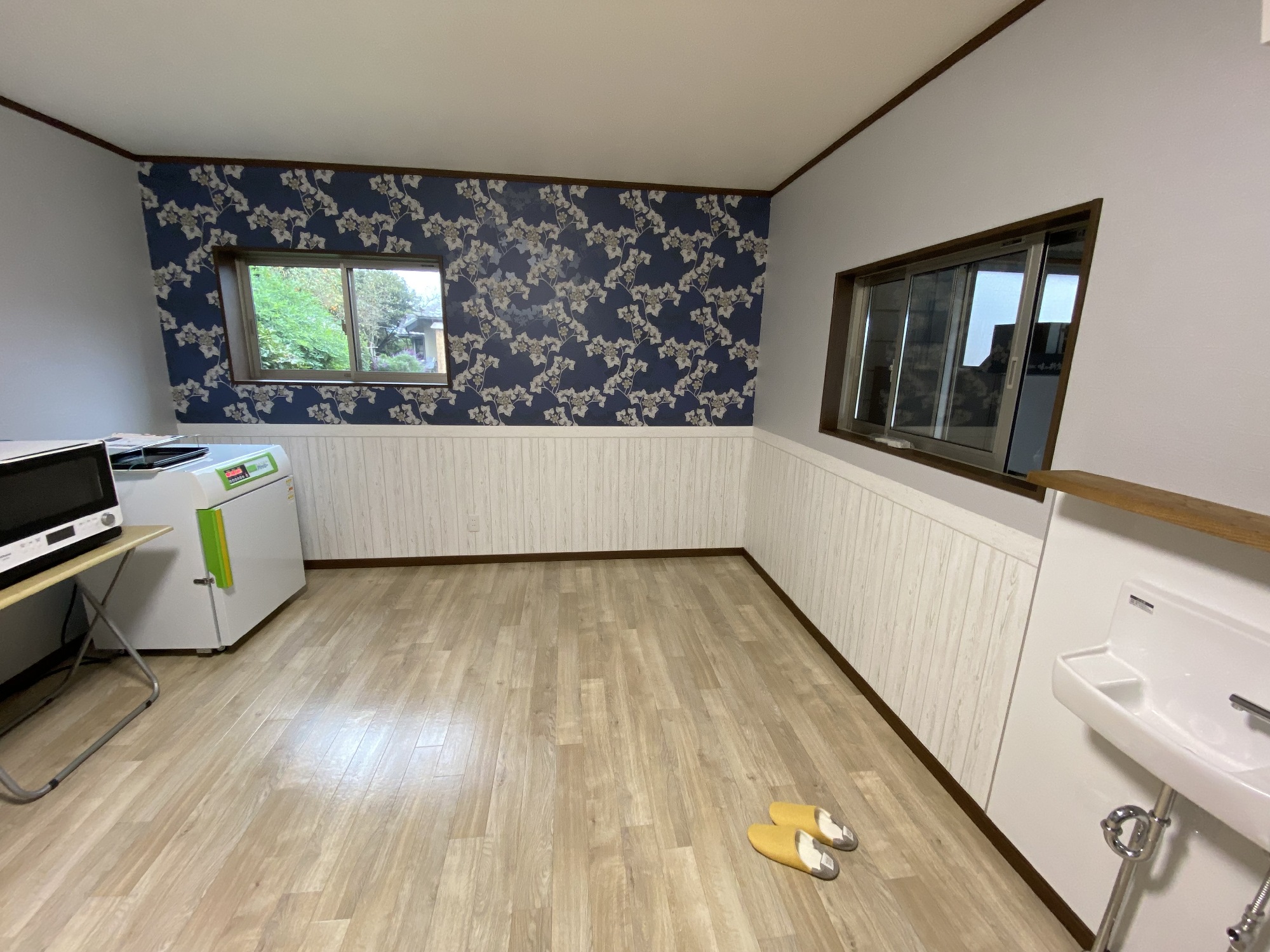 壁・床・天井も綺麗なクロス貼りになりました。