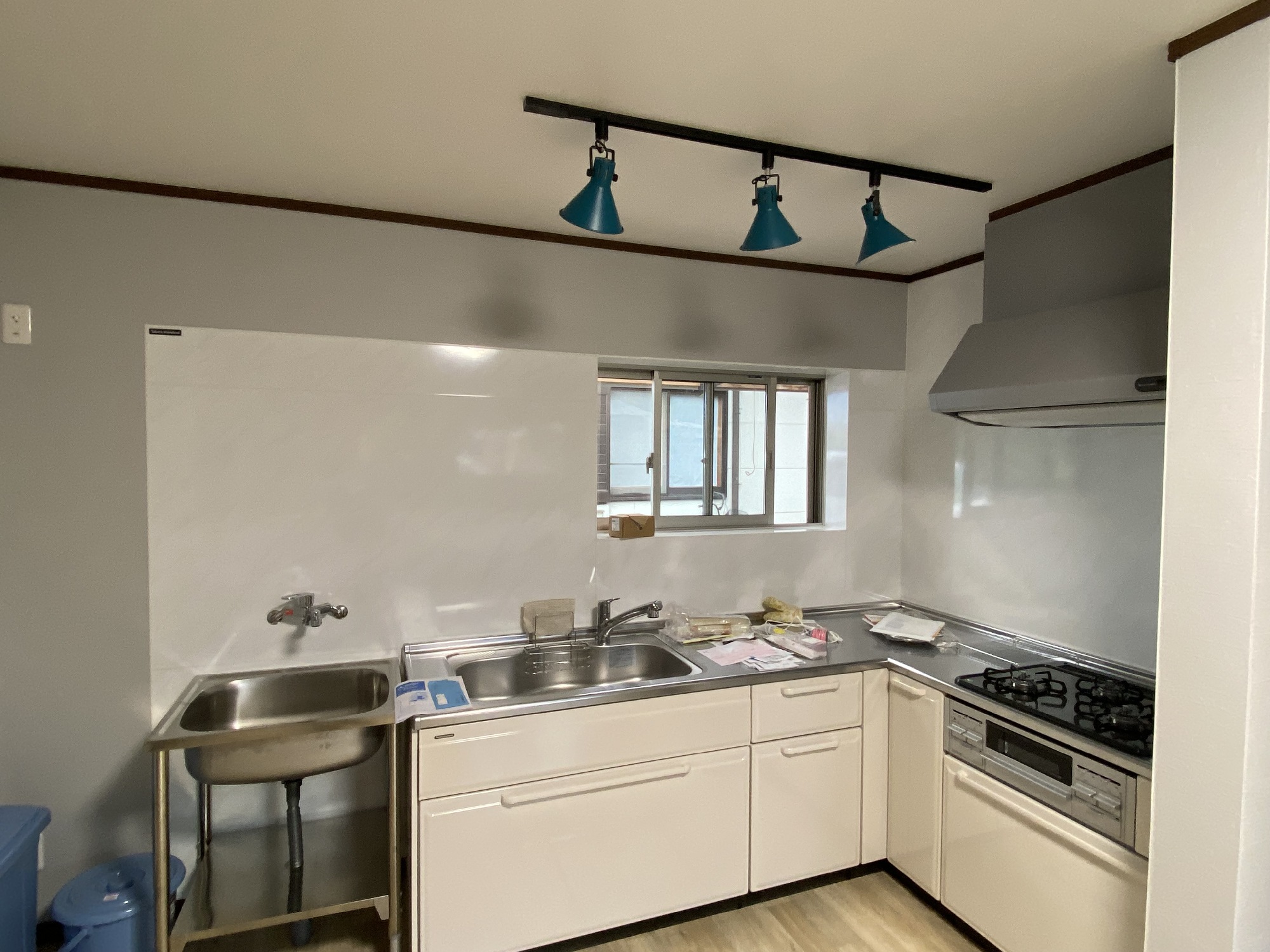 システムキッチンが入りました。