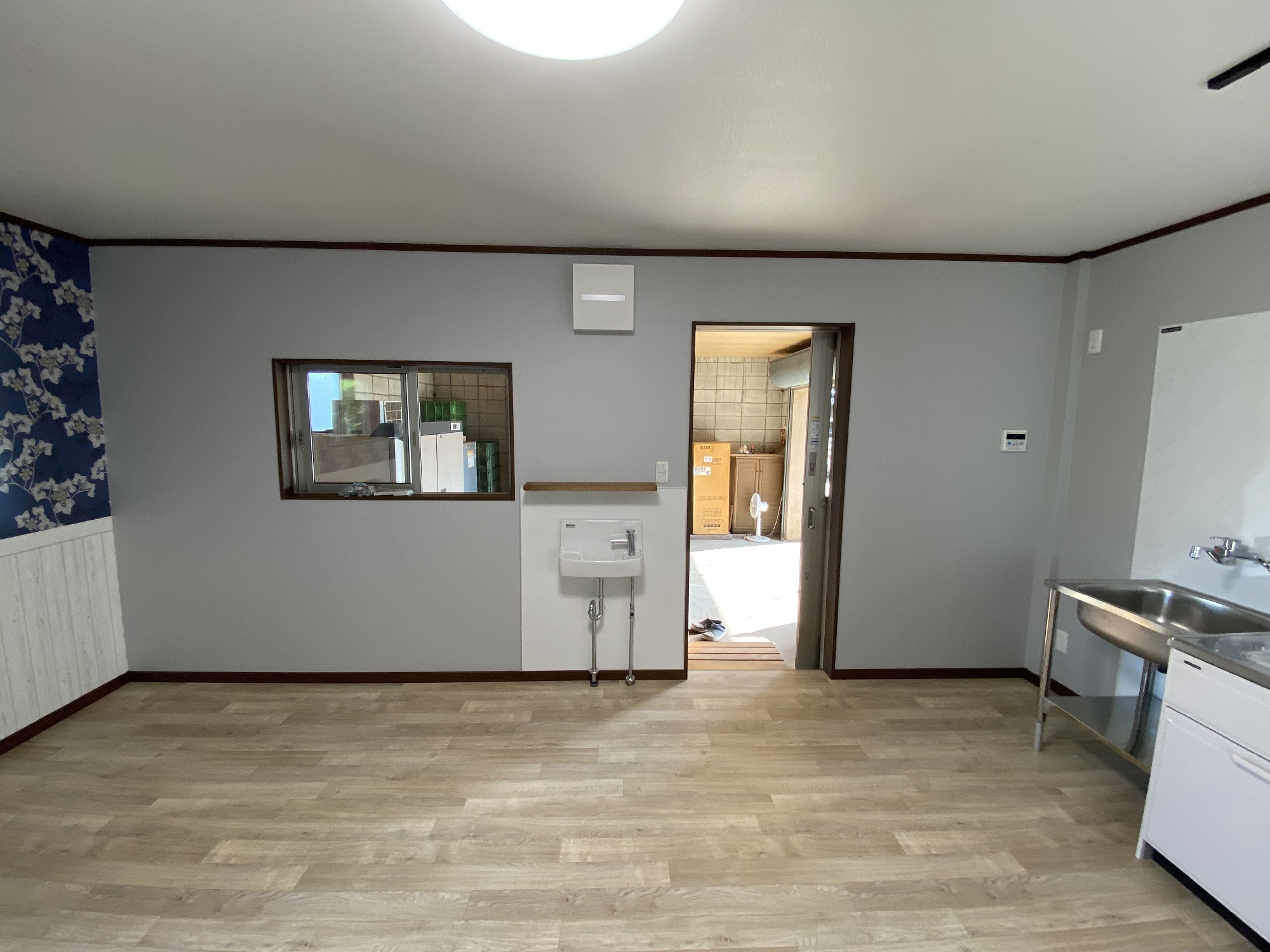 収穫した野菜の加工ができる部屋の完成です。