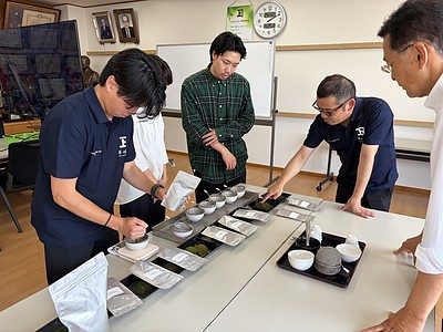 佐々木製茶 ブランド共創プロジェクト 〜茶畑から始まるパッケージデザイン戦略〜