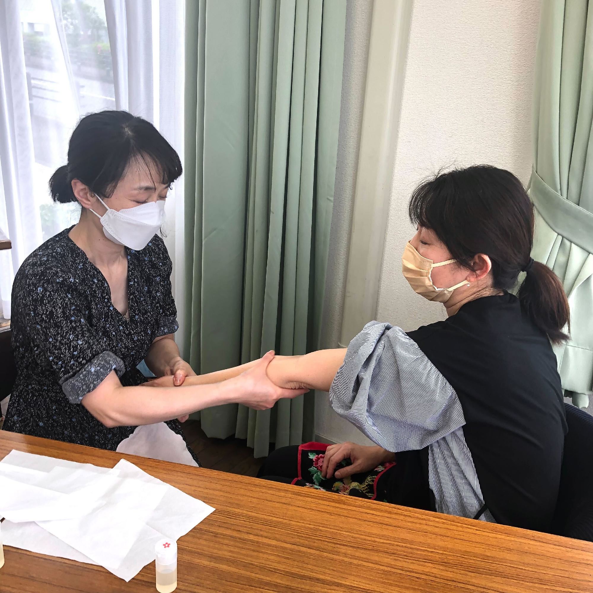 春のアロマケア講座ハンドマッサージ