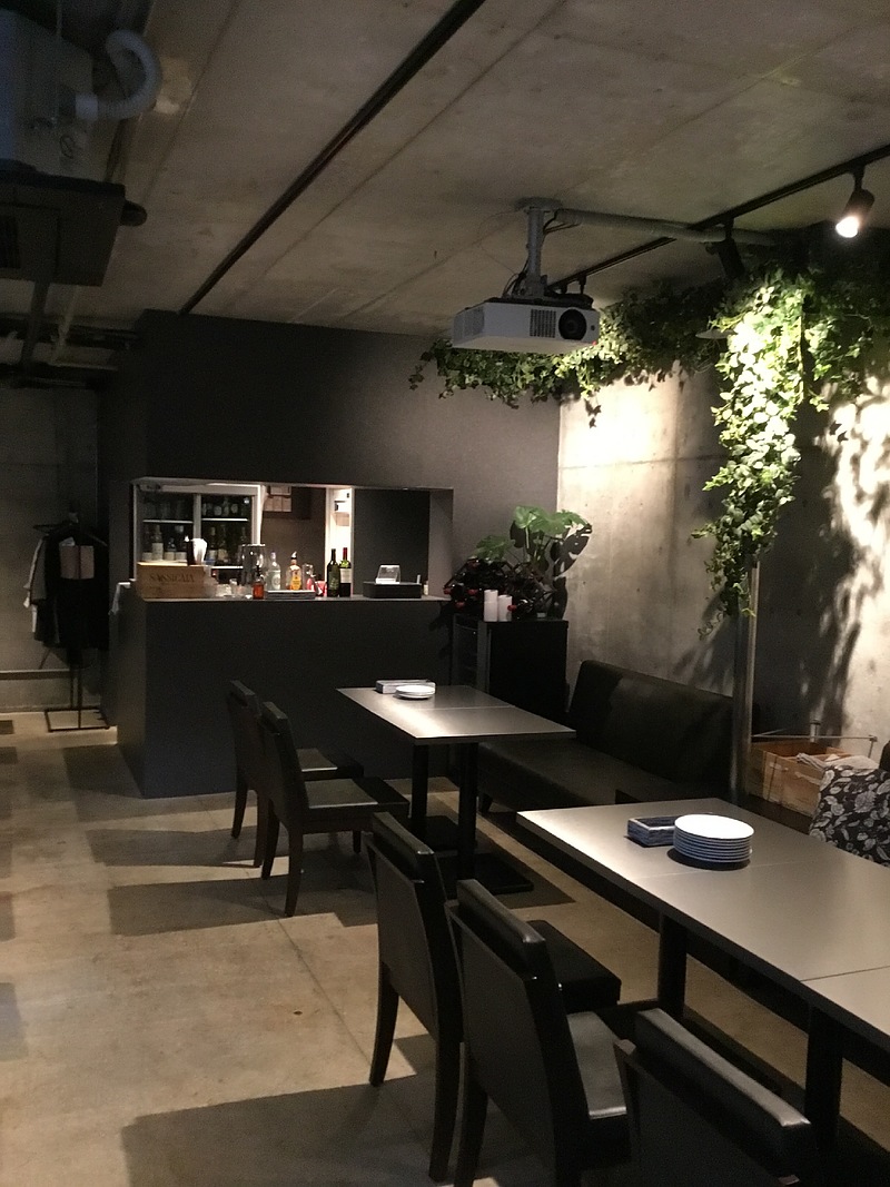 地階テーブル席
