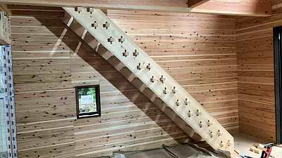 地元の桧を使った階段完成