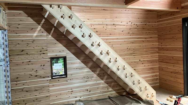 楔を使用した桧階段その1