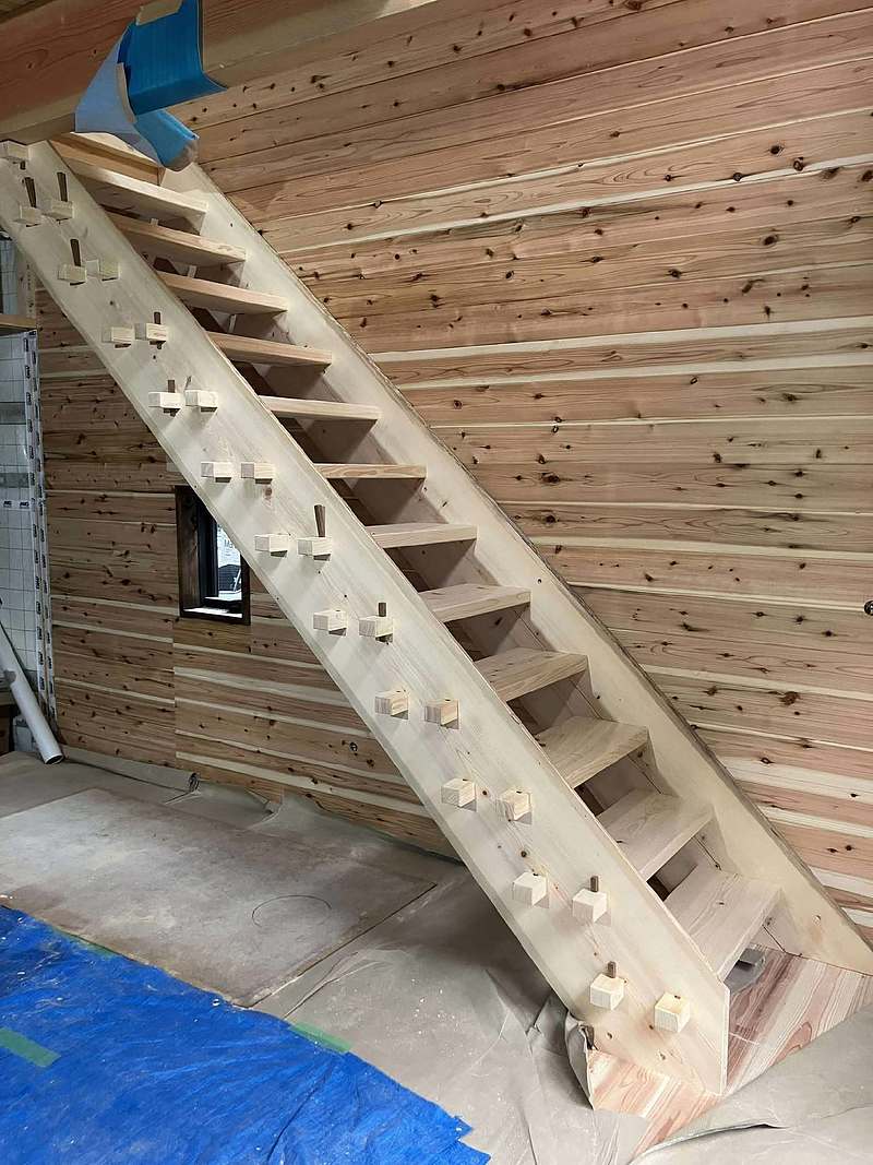 楔を使用した桧階段その2