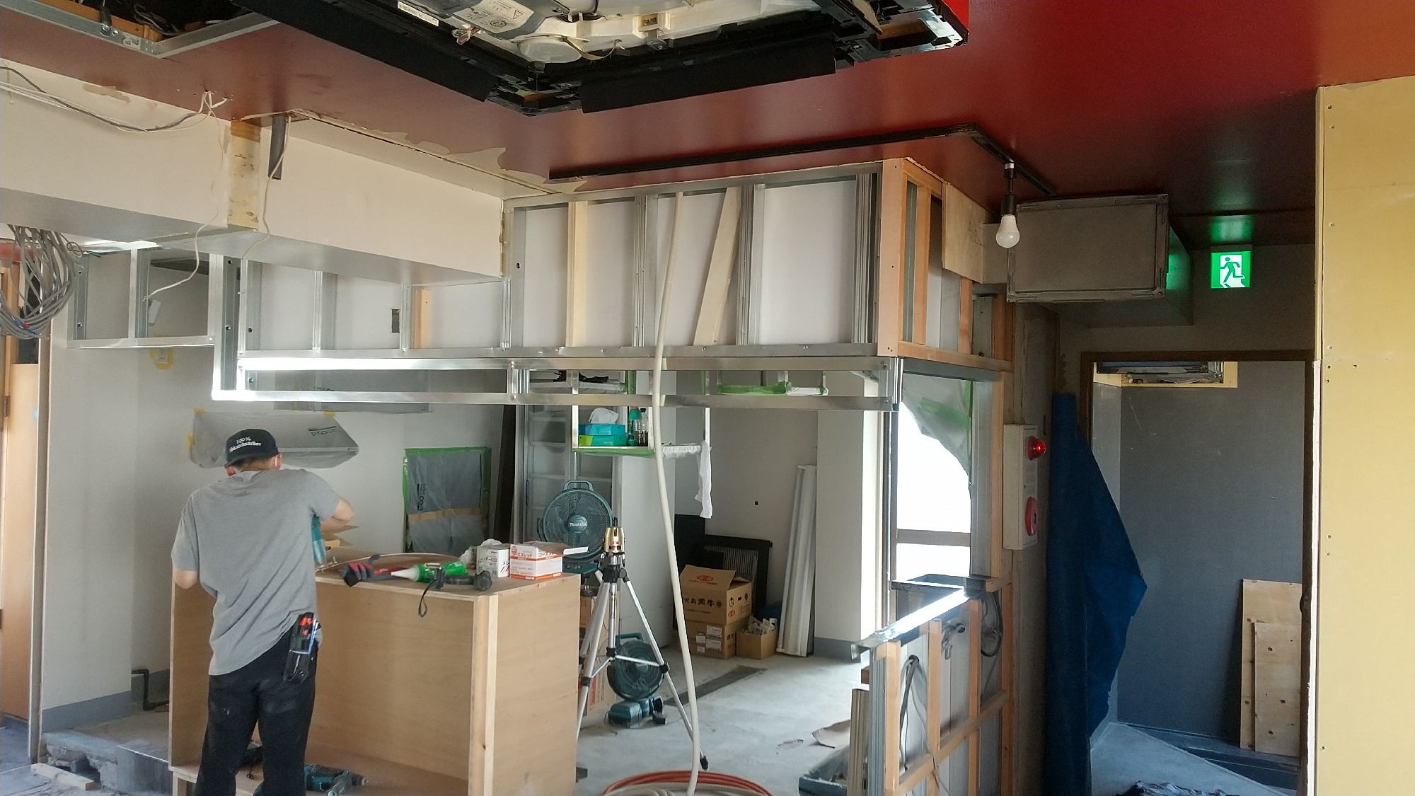 ご主人。何やら考え中。