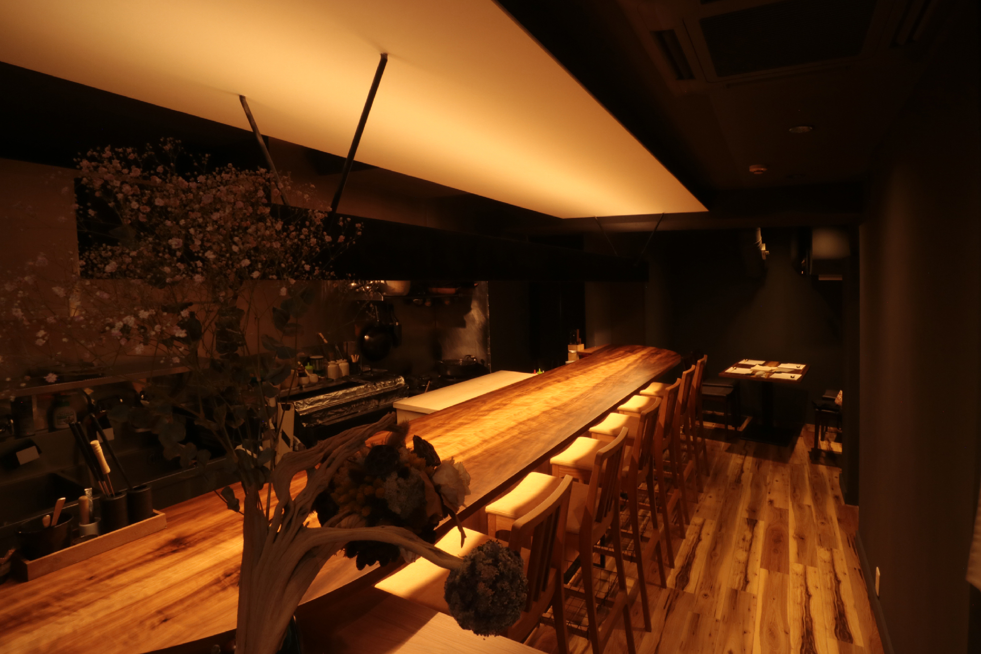 壁をとっぱらったカウンター。