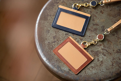 グローバル有名企業の表彰記念品～ゴールドの金具の輝き～