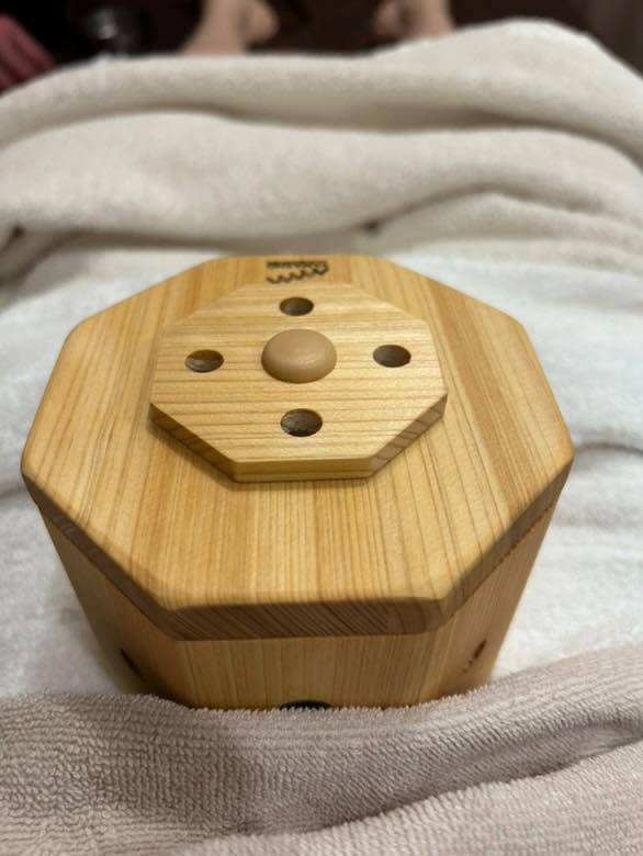 お腹や背中を温める箱灸