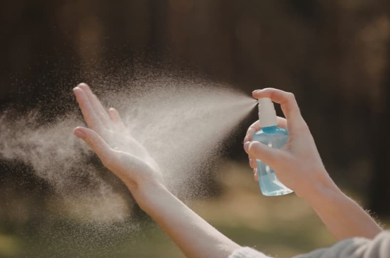 スプレーをかける