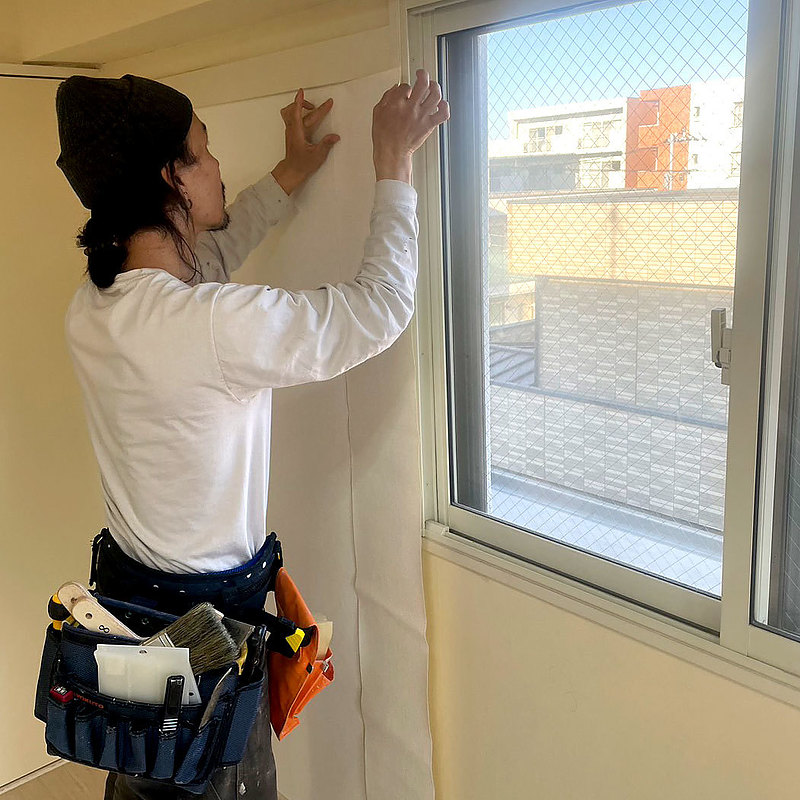 入社初日。知識よりも先に、道具の重みを体感する。