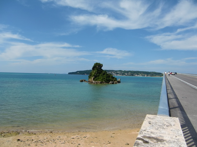 本島北部本部町 瀬底大橋