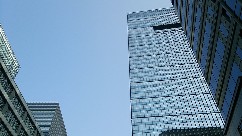 大手町の青い空