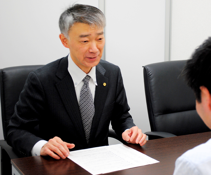 室岡宏さん 商談風景