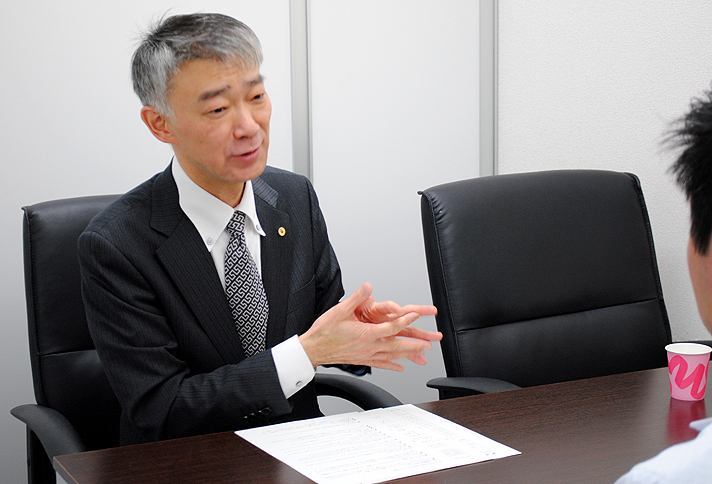 室岡宏さん 商談風景