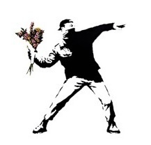 花を投げる男