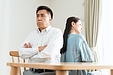 長年悩んだ夫婦関係は改善できる?冷めた関係を変える原因と対処法