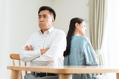 長年悩んだ夫婦関係は改善できる？冷めた関係を変える原因と対処法