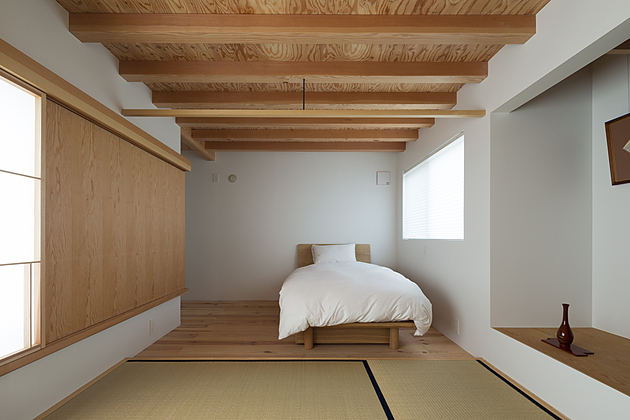 畳ラウンジを持つ独立性の高い2F最奥にある寝室