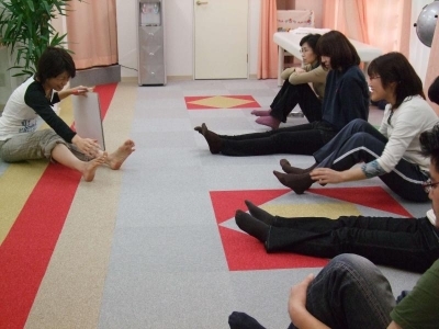 足・靴・歩行から魅せる脚へ　美脚マエストラ　飛鳥田由理