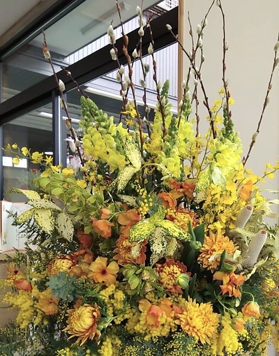 オレンジイエローのお祝い花