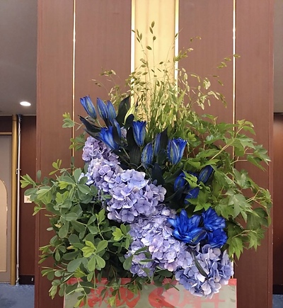 ブルーのお祝い花