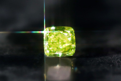 0.34ct ファンシーヴィッドグリーンイエローダイヤモンド