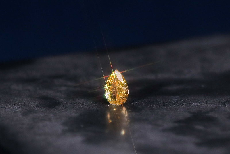 天然ファンシーインテンスオレンジイエローダイヤモンド SI-2 0.178ct 1063196