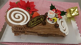 クリスマスケーキ作り（ブッシュドノエル）