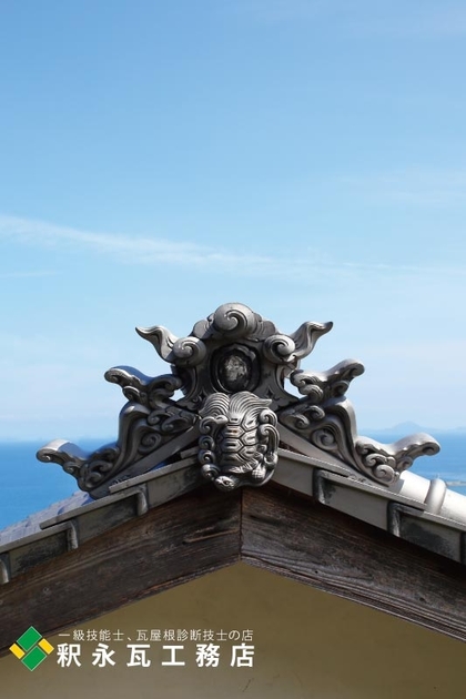 日本の景色　菊間瓦の鬼瓦―愛媛県瀬戸内海の景色