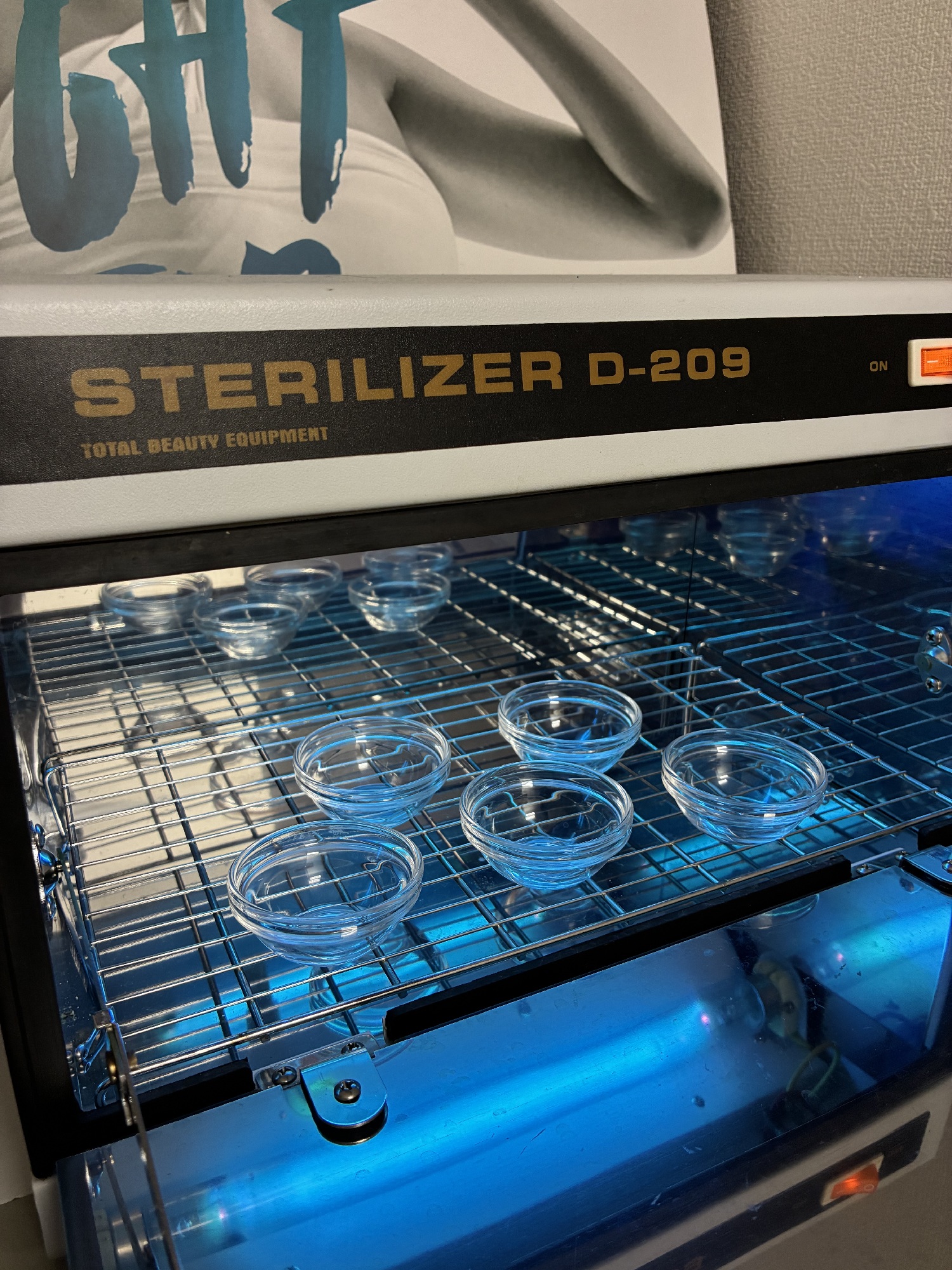 機器や備品の殺菌消毒、空間浄化を徹底しています