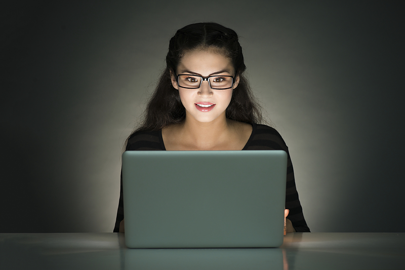 夜・パソコン・光