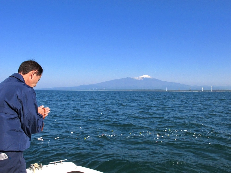 委託散骨・・鳥海山を眺めながら・・合掌！　