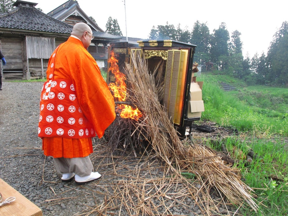 故人様のために真心こめて供養します