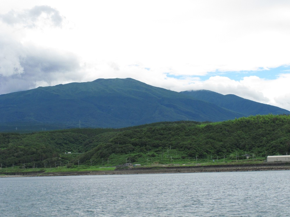 雲間から鳥海山も姿を見せました。