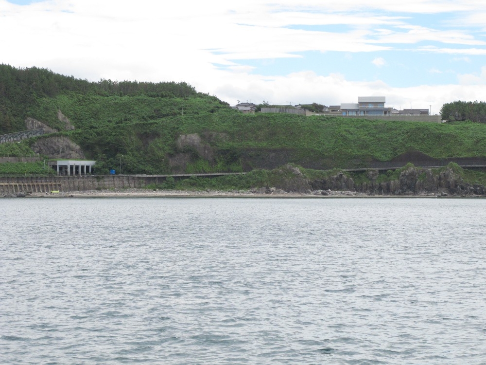 吹浦の十六羅漢が見えてきました