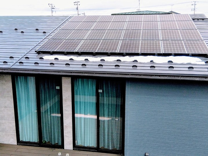 屋根への太陽光発電装置の設置もお任せ
