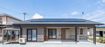 四季を感じる雁木のある平屋