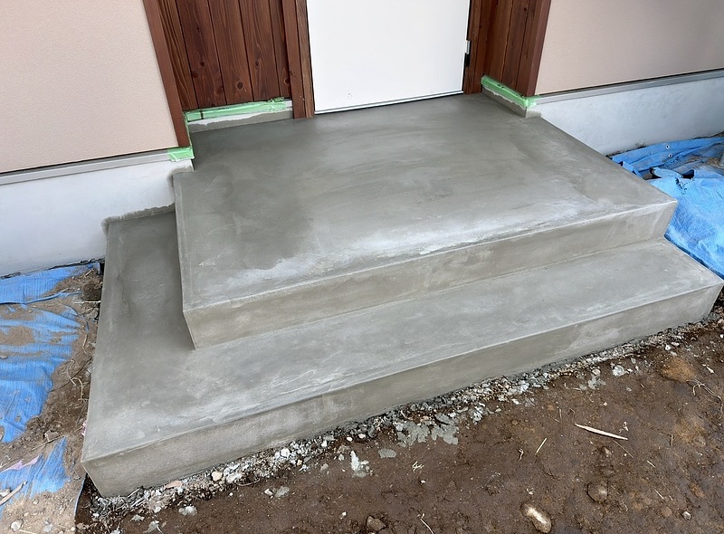 玄関ポーチ・モルタル仕上