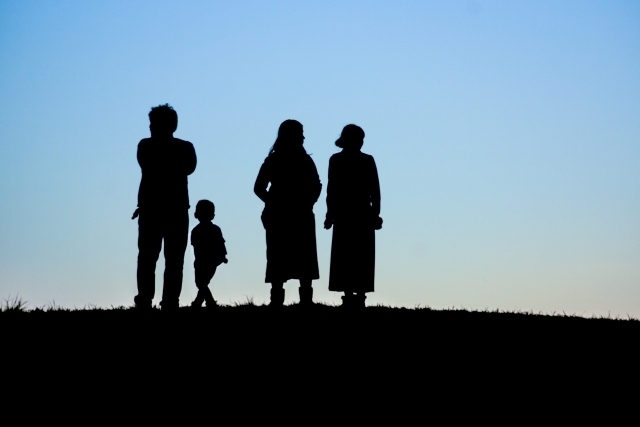 仲良し家族の影